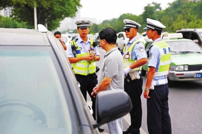 ��W(w��ng)�ֻ� ���ݽ����rͣδ��܇�v����ץ�@һ���ӷ�