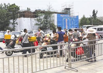 ������r������չ�����С؜���u���