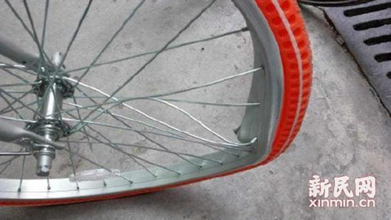 上海多輛摩拜單車疑遭高空拋下 運營方已報警