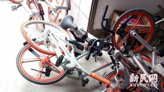 上海多輛摩拜單車疑遭高空拋下 運營方已報警